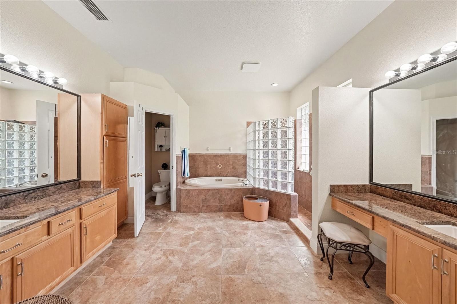 18425 EASTWYCK DR — photo 15