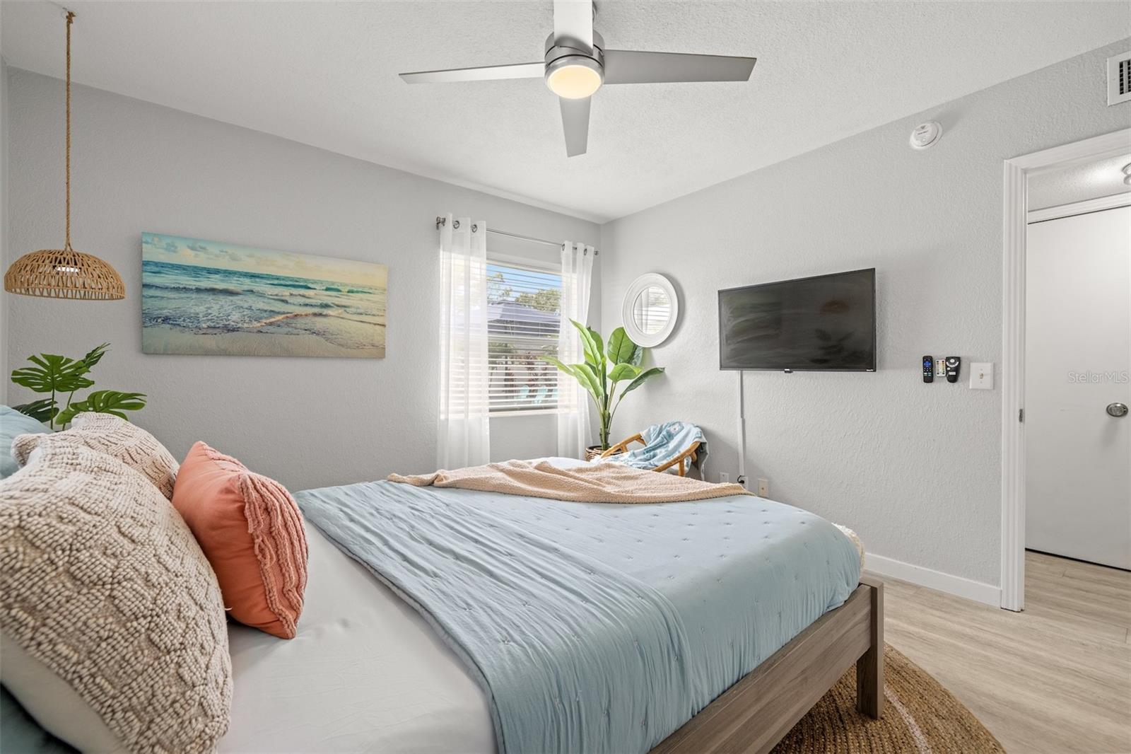 1405 TEMPLE ST — photo 12