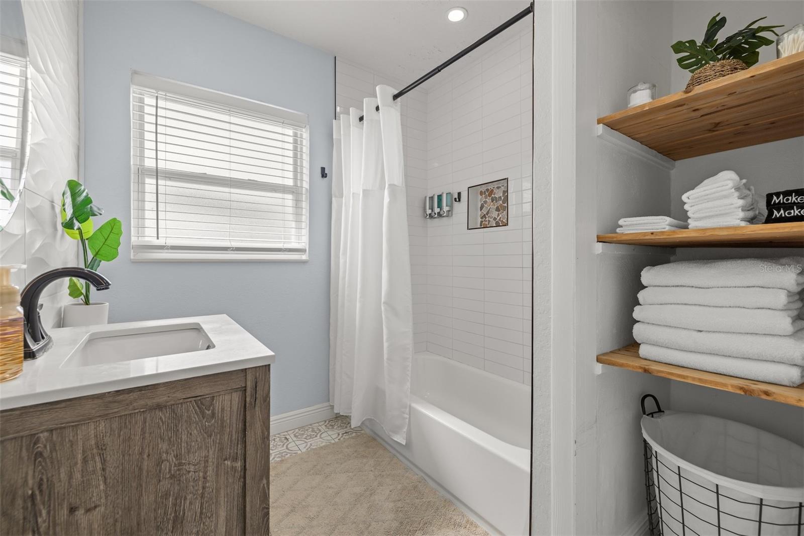 1405 TEMPLE ST — photo 18
