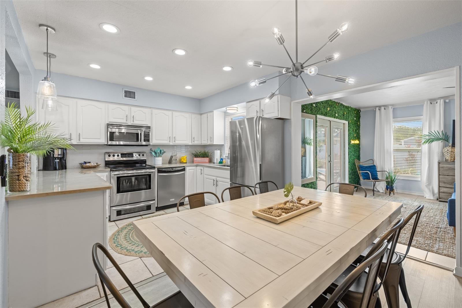 1405 TEMPLE ST — photo 8