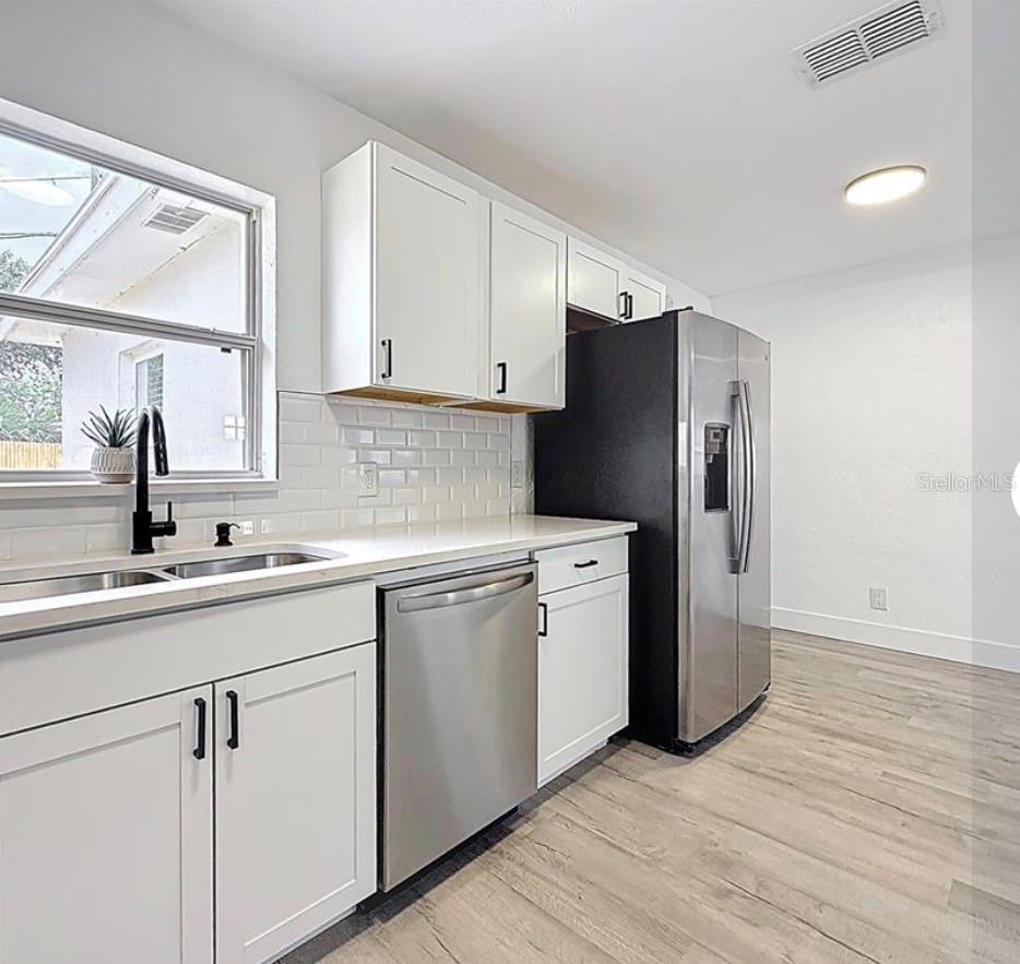 200 LEWIS BLVD SE — photo 5