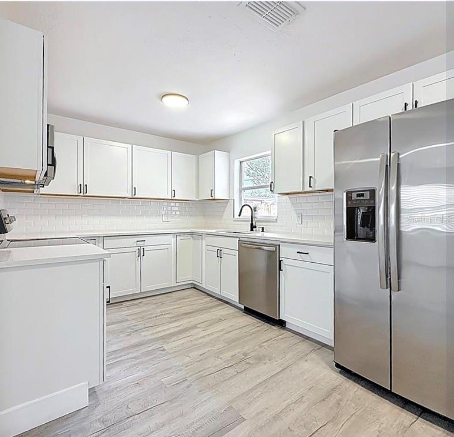 200 LEWIS BLVD SE — photo 4
