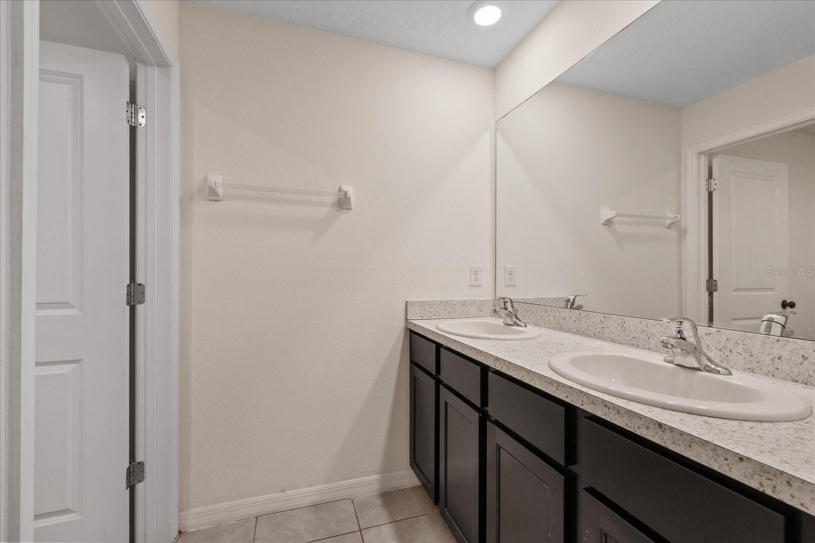 13904 WINEBERRY DR — photo 17