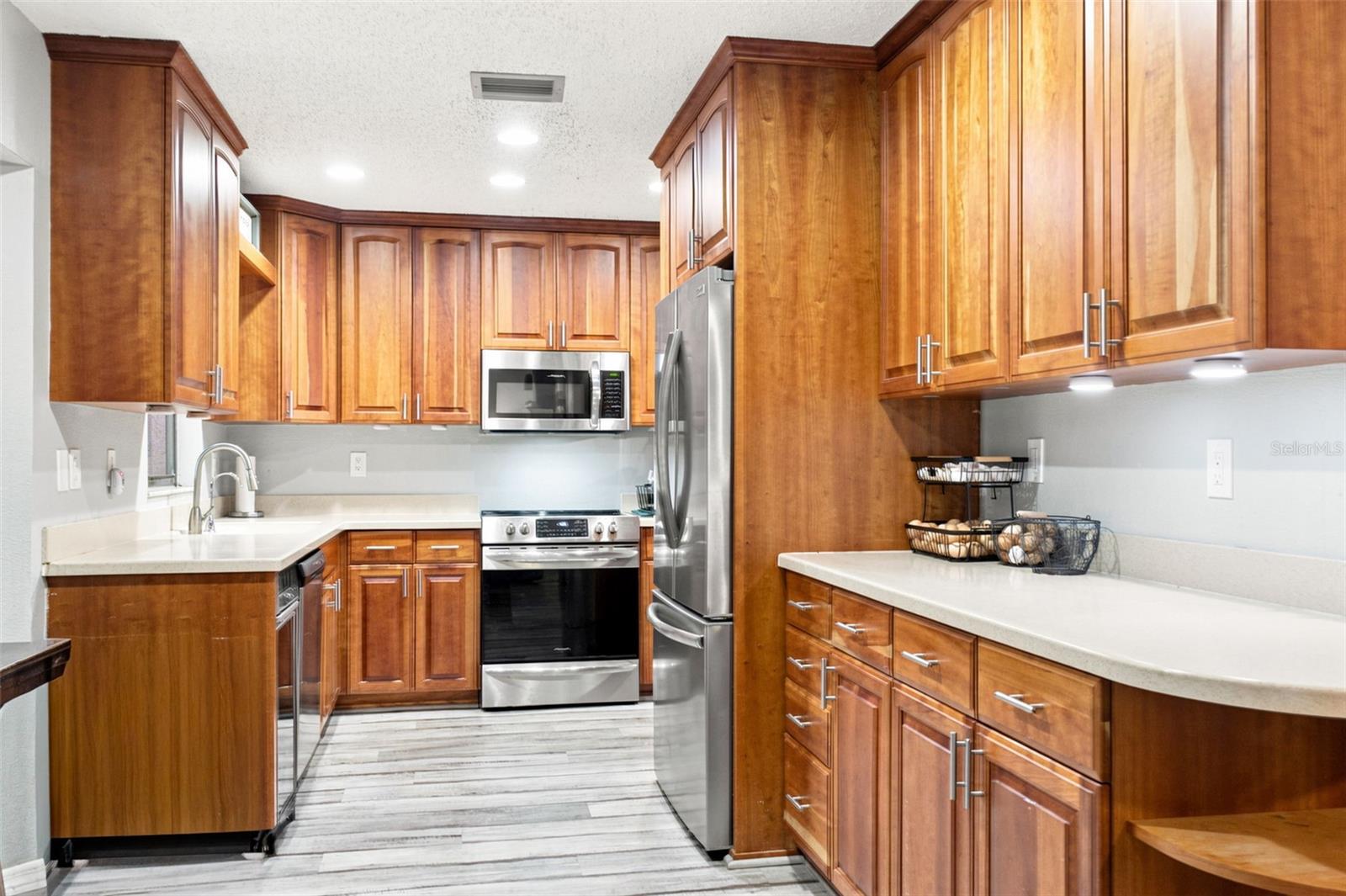 6706 WALDORF CT — photo 10
