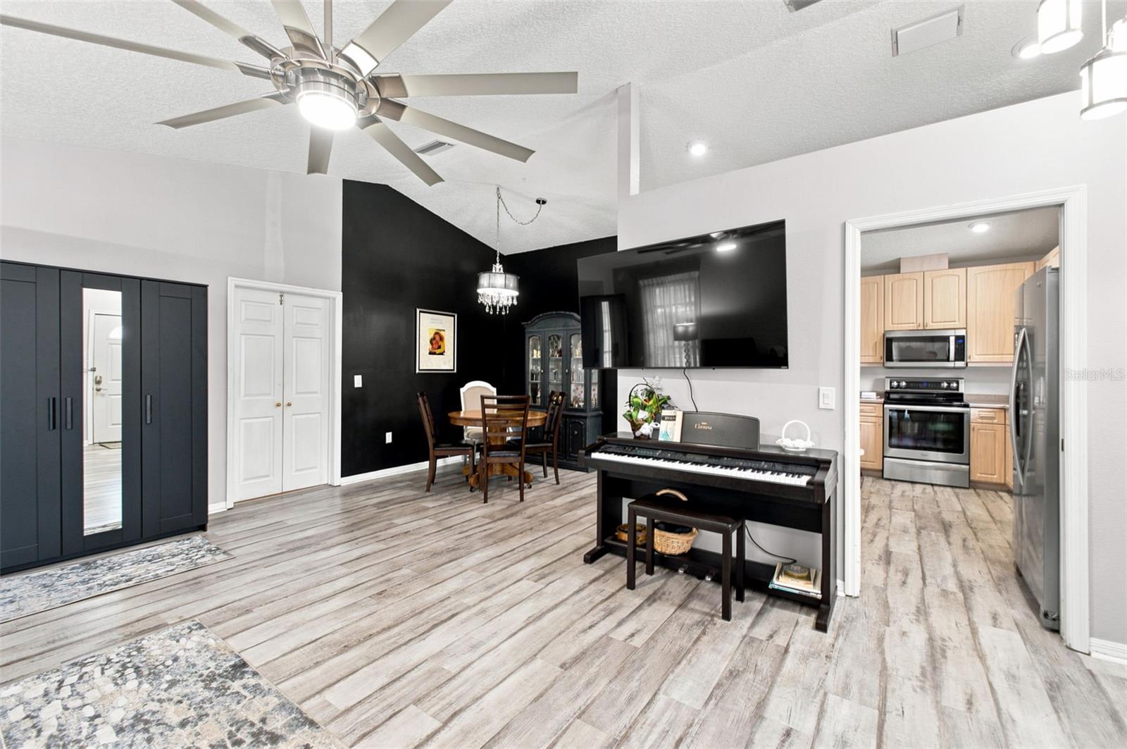 6706 WALDORF CT — photo 24