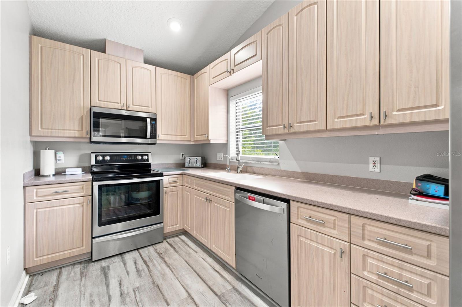 6706 WALDORF CT — photo 28