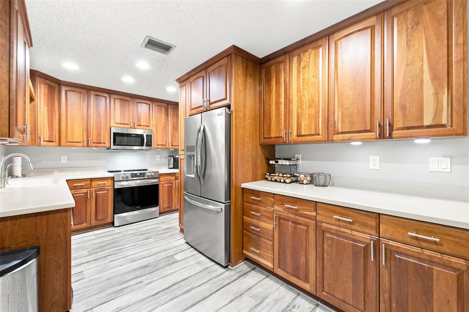 6706 WALDORF CT — photo 9