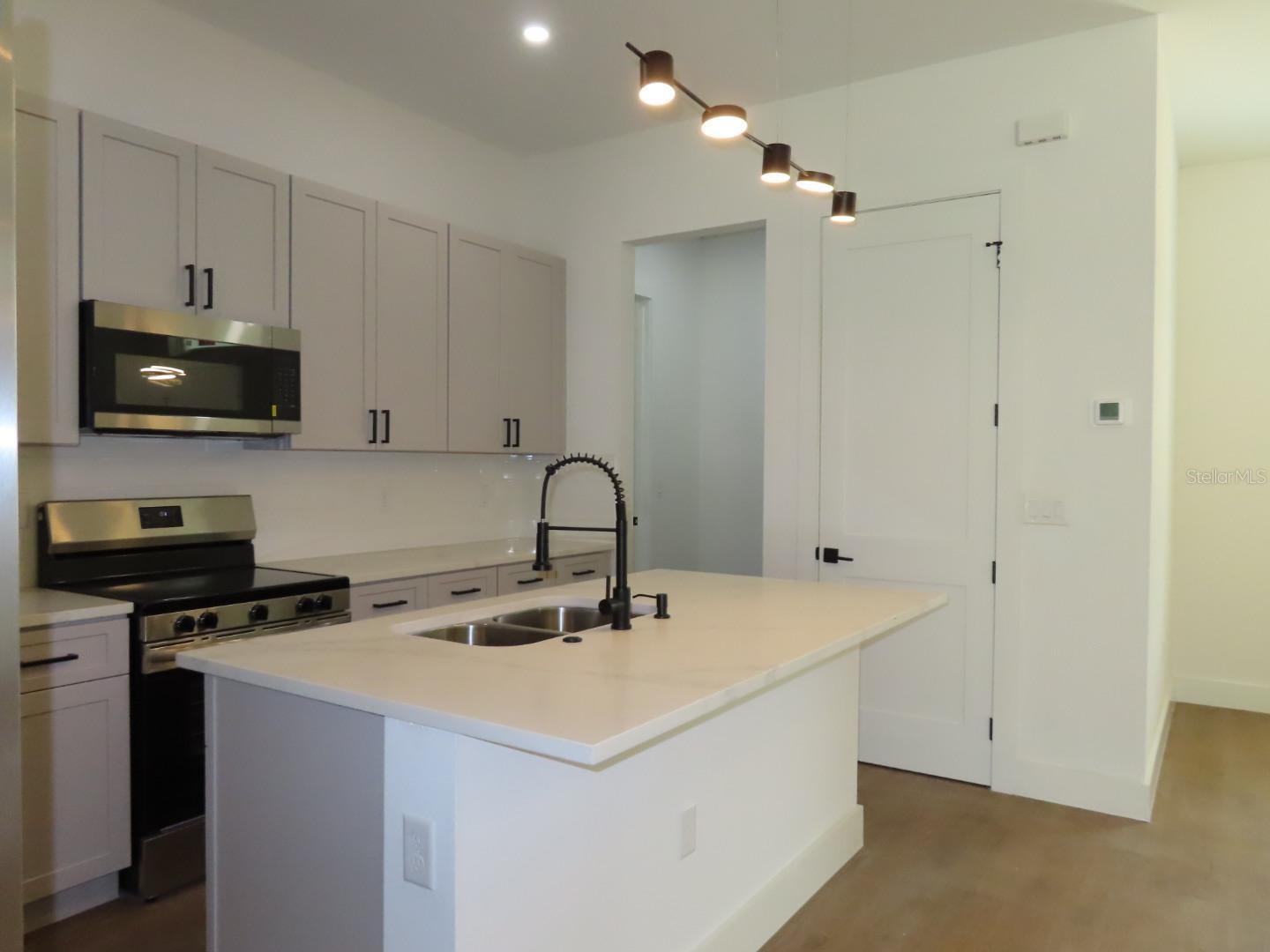 2651 PEAKE ST — photo 11