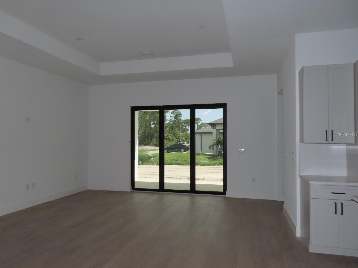 2651 PEAKE ST — photo 9