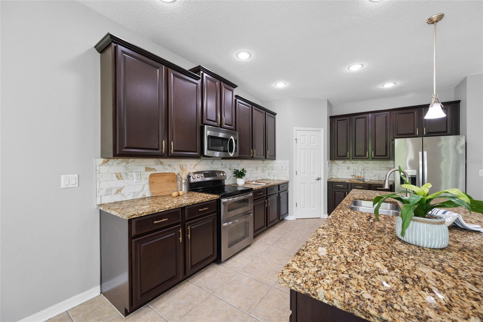 1405 PARKER DEN DR — photo 53