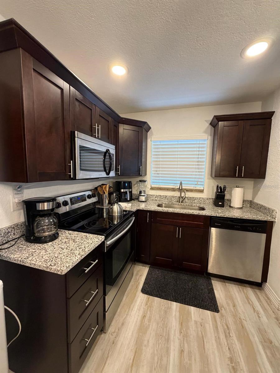 4714 W LAWN AVE — photo 17
