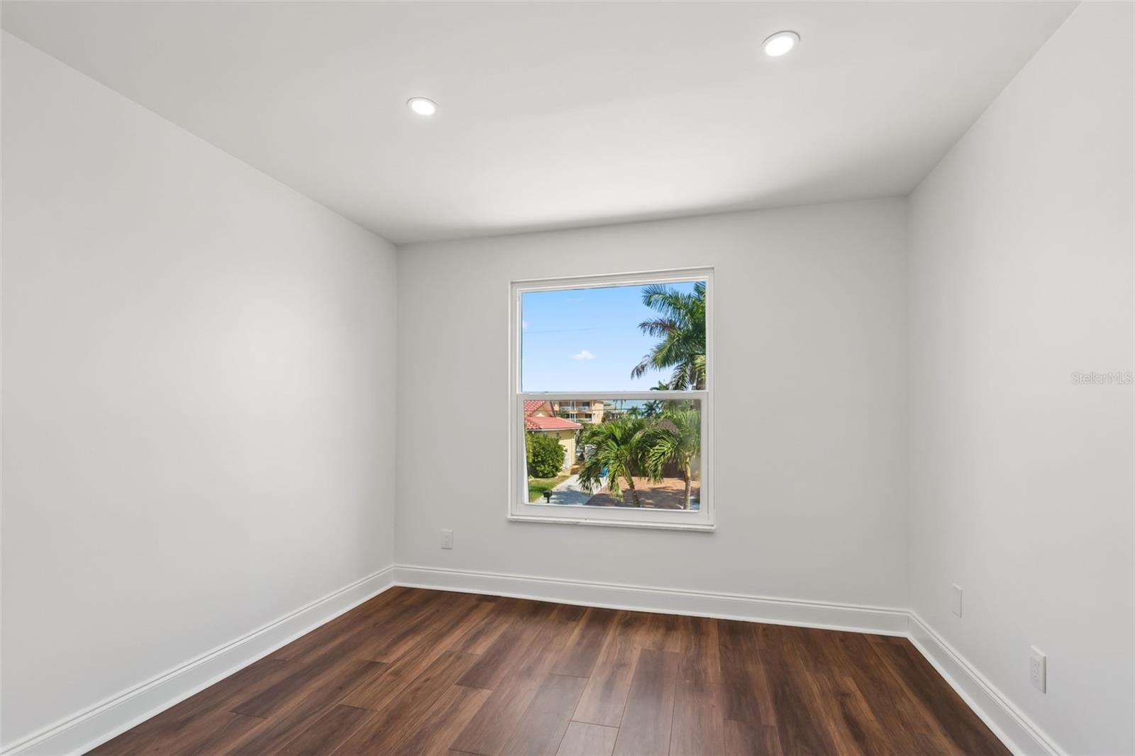 775 CAPRI BLVD — photo 37
