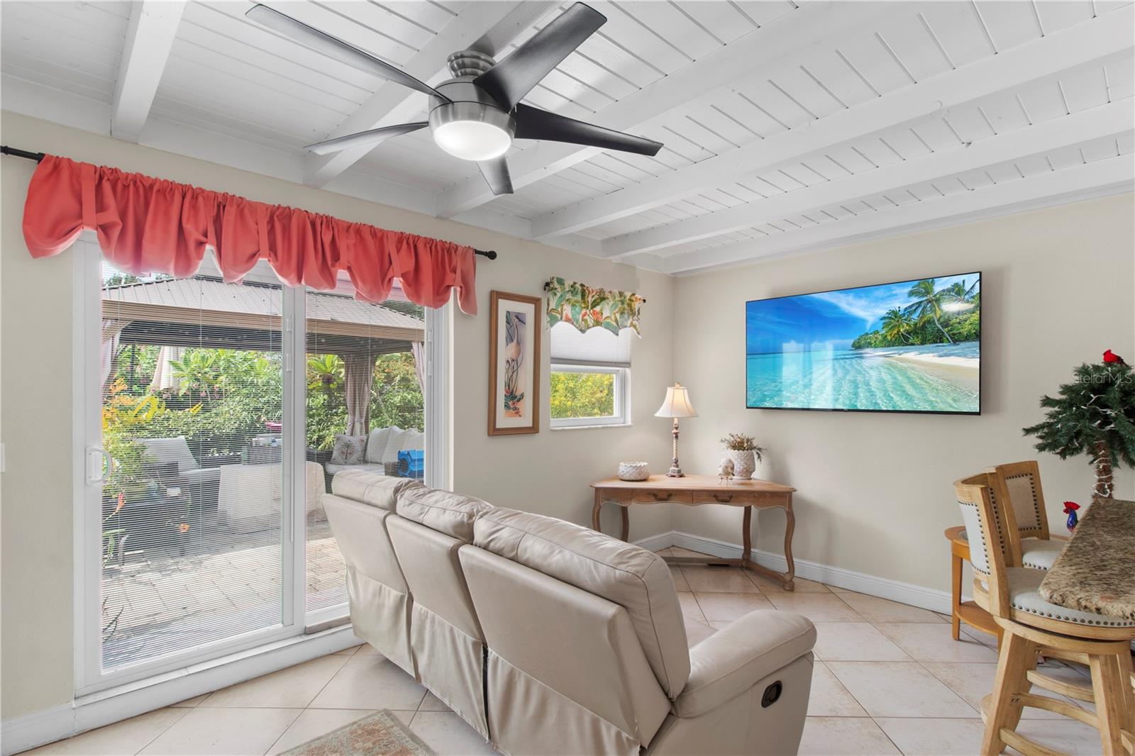 3326 BOUGAINVILLEA ST — photo 18