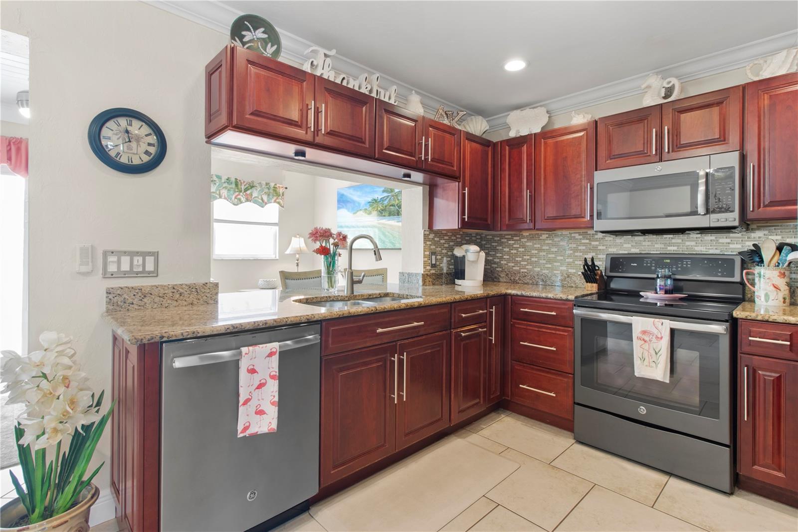 3326 BOUGAINVILLEA ST — photo 8