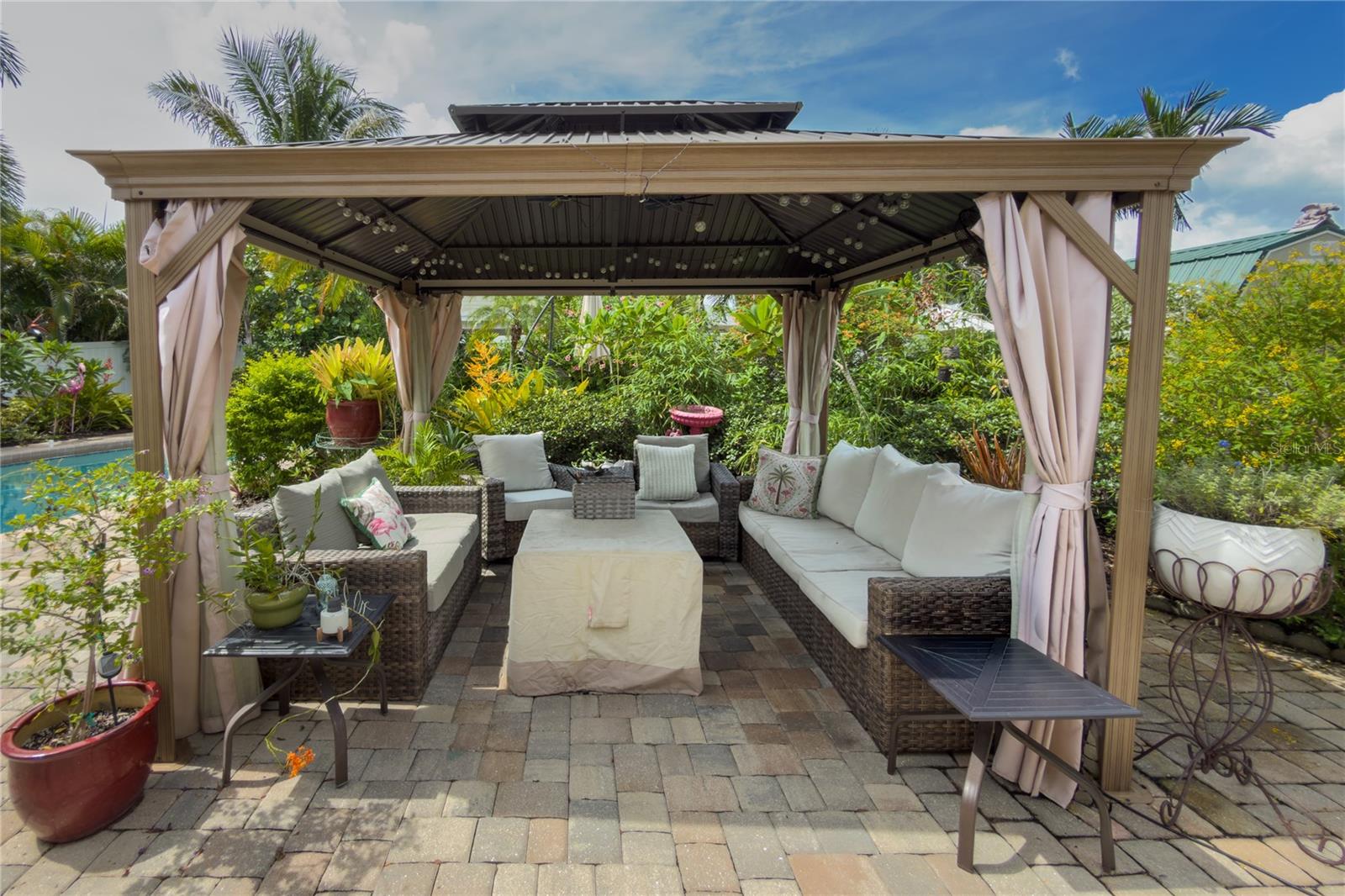 3326 BOUGAINVILLEA ST — photo 23