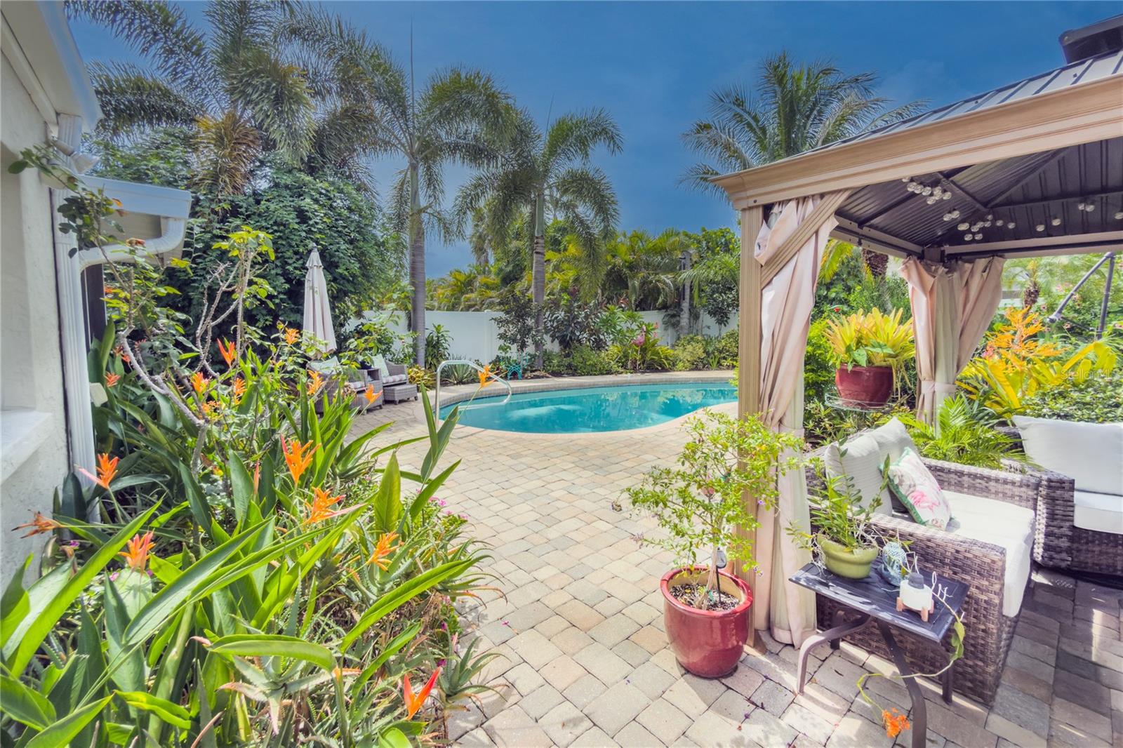 3326 BOUGAINVILLEA ST — photo 26
