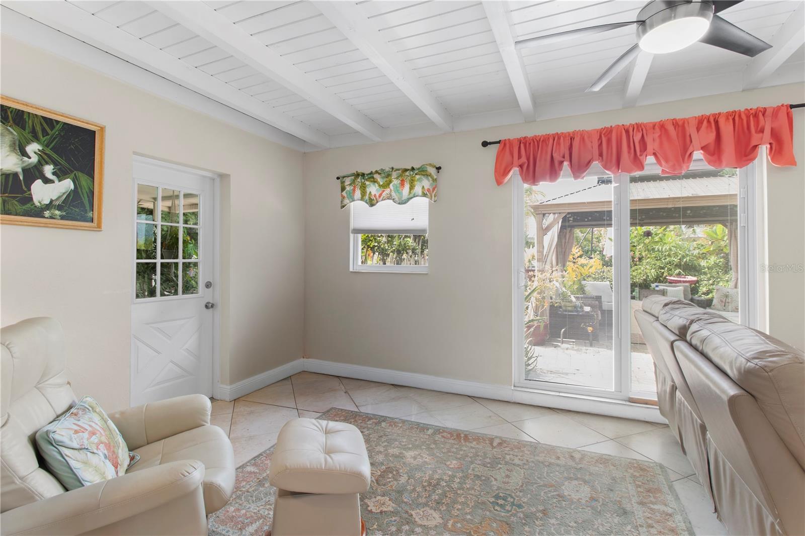 3326 BOUGAINVILLEA ST — photo 17