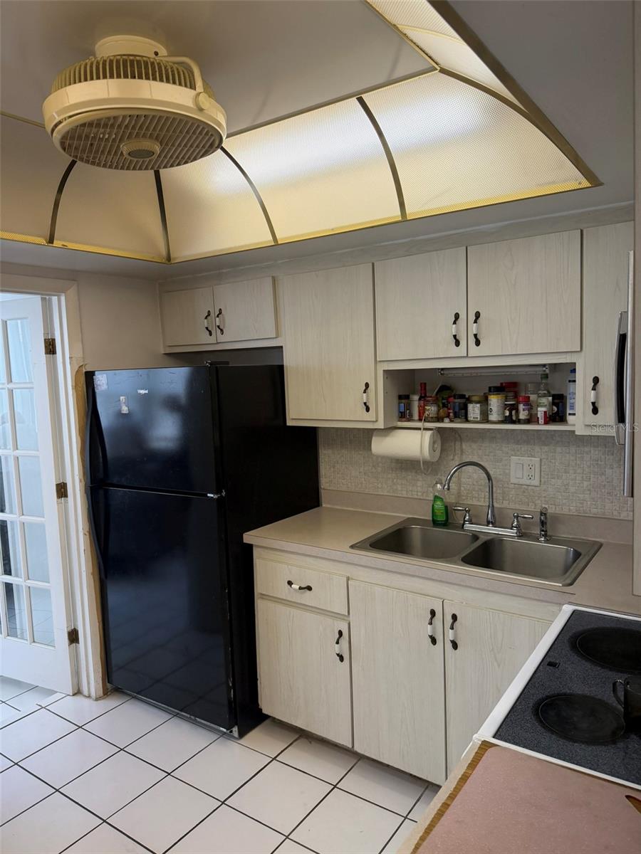 8100 DR MARTIN LUTHER KING JR ST N #208 — photo 12