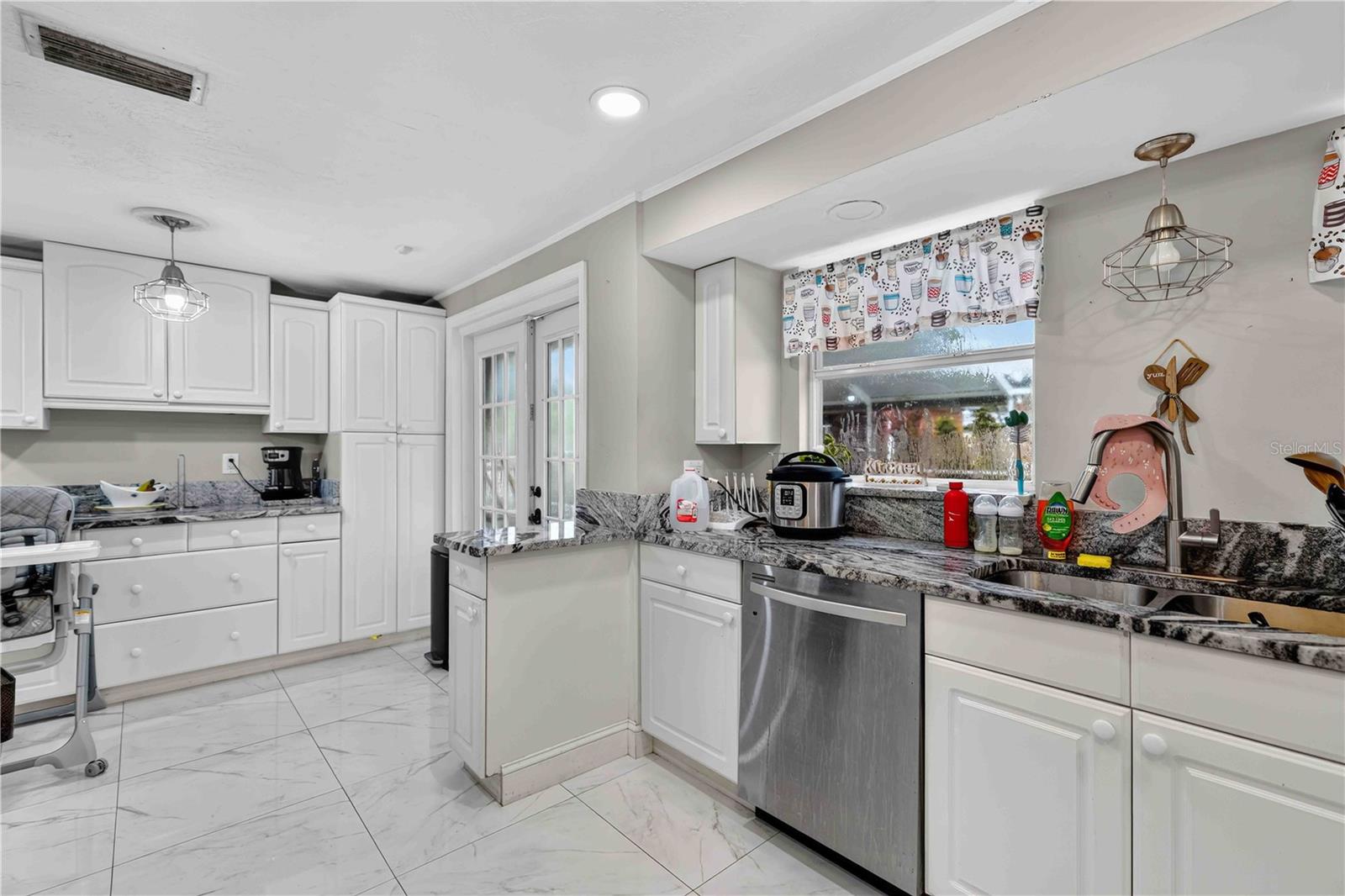 5408 EVORA AVE — photo 9