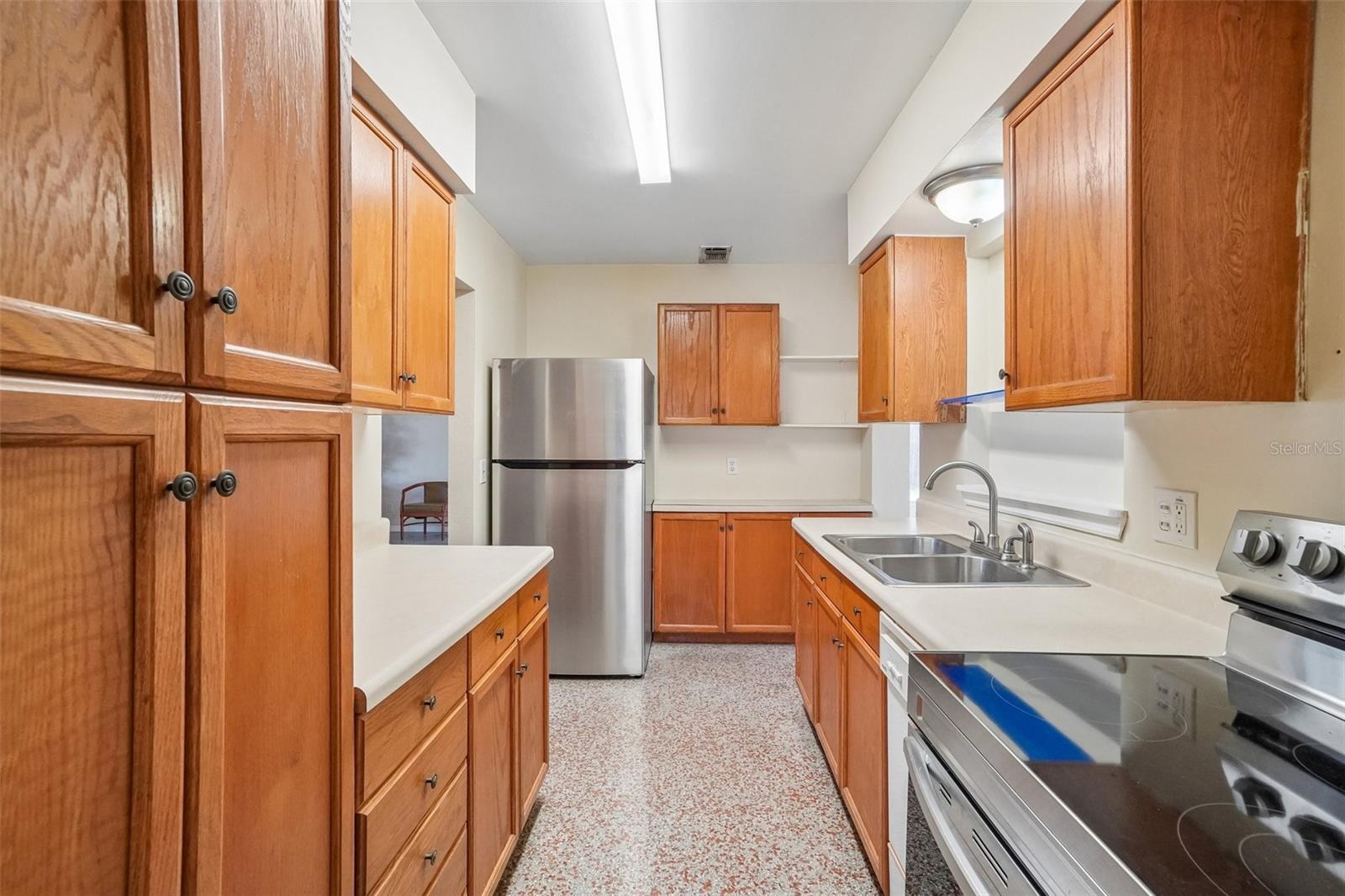 1421 TEMPLE ST — photo 10