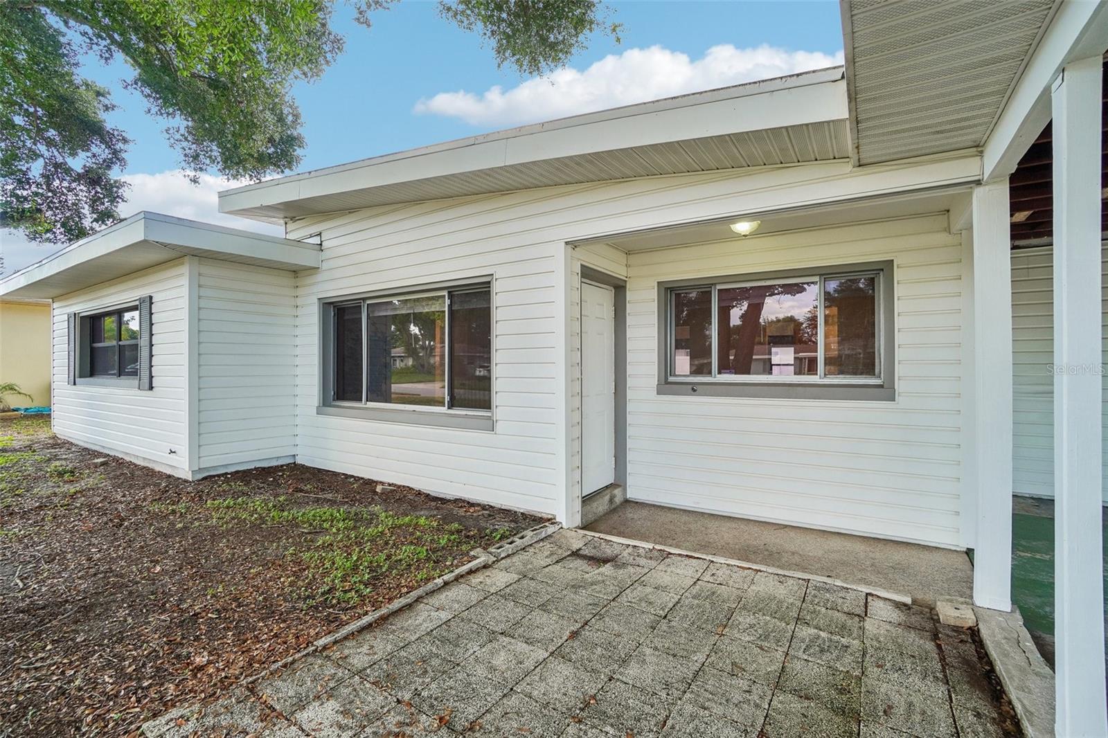 1421 TEMPLE ST — photo 2