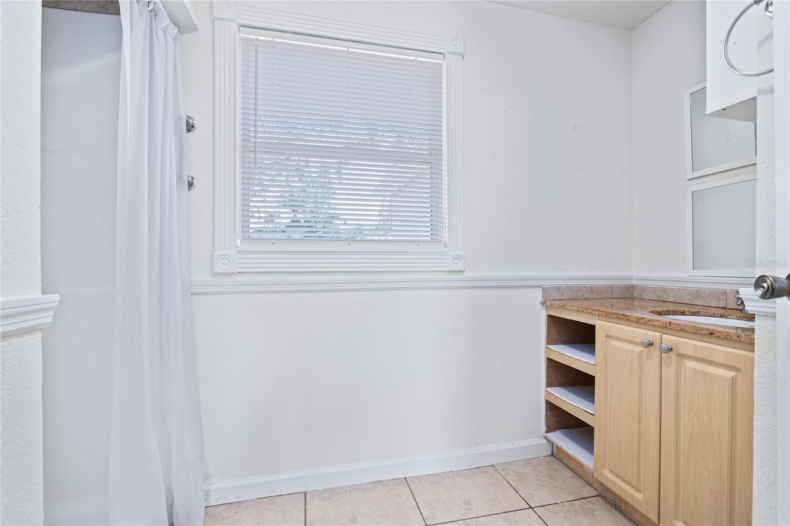 3005 W KATHLEEN ST — photo 2