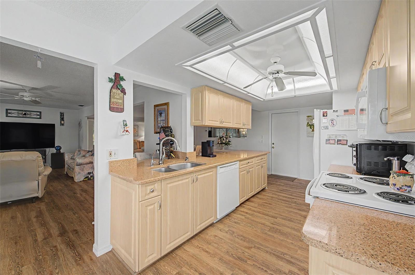4709 PORTLAND MANOR DR — photo 15