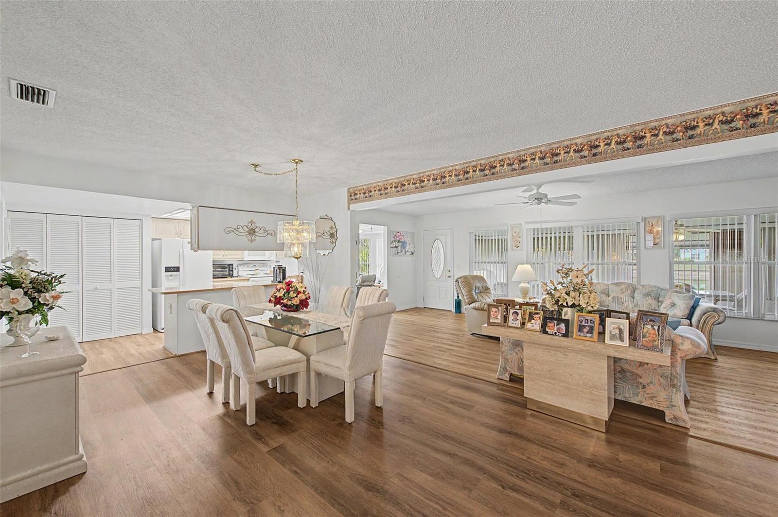 4709 PORTLAND MANOR DR — photo 8