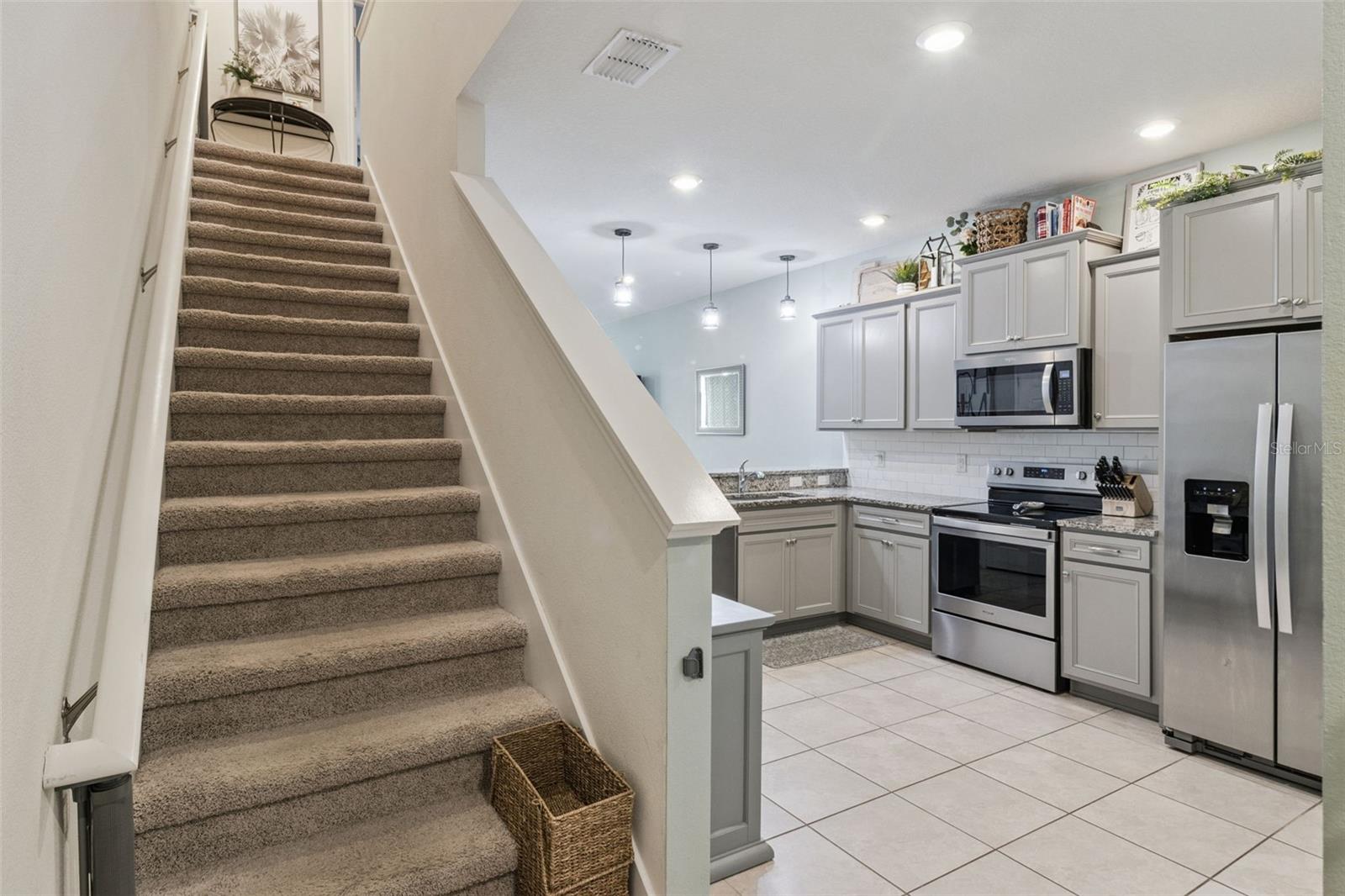 5329 SYLVESTER LOOP — photo 4