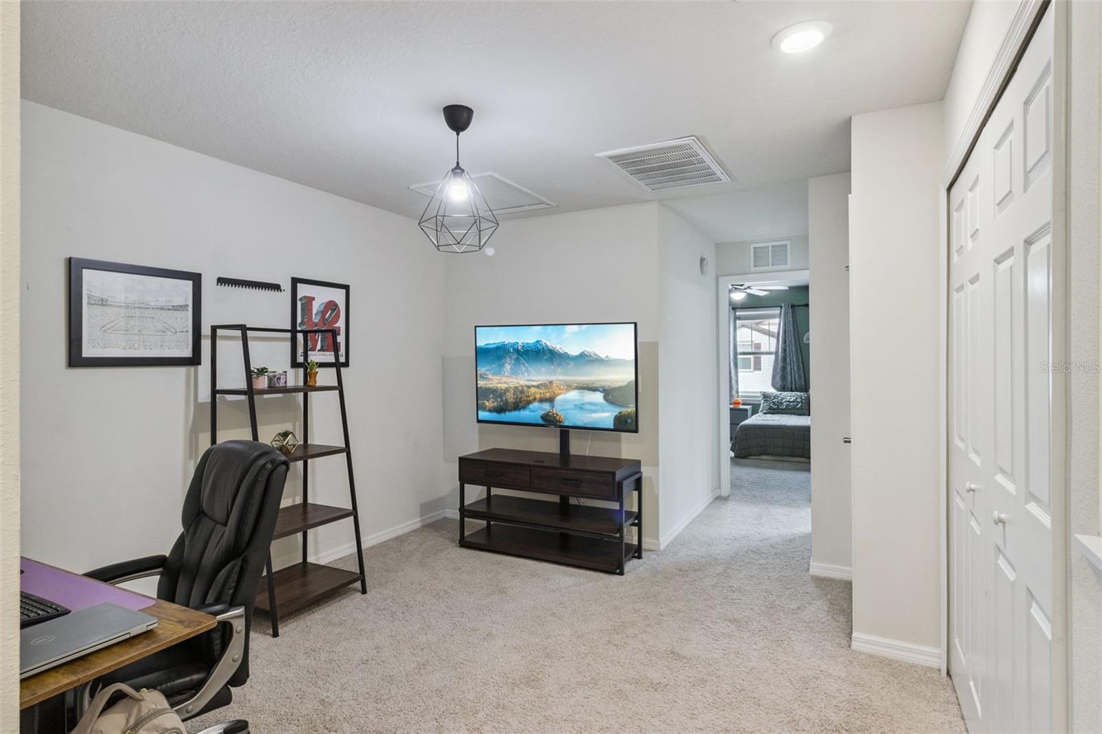 5329 SYLVESTER LOOP — photo 16
