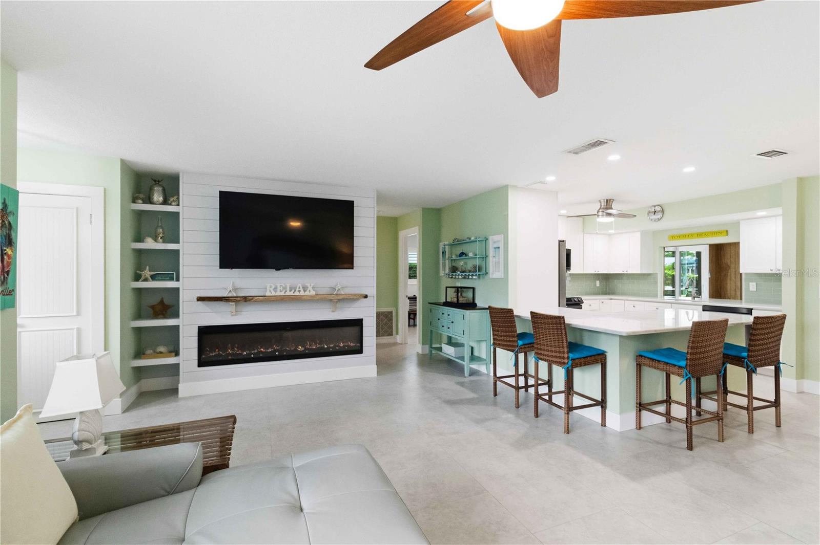 720 IXORA AVE — photo 9