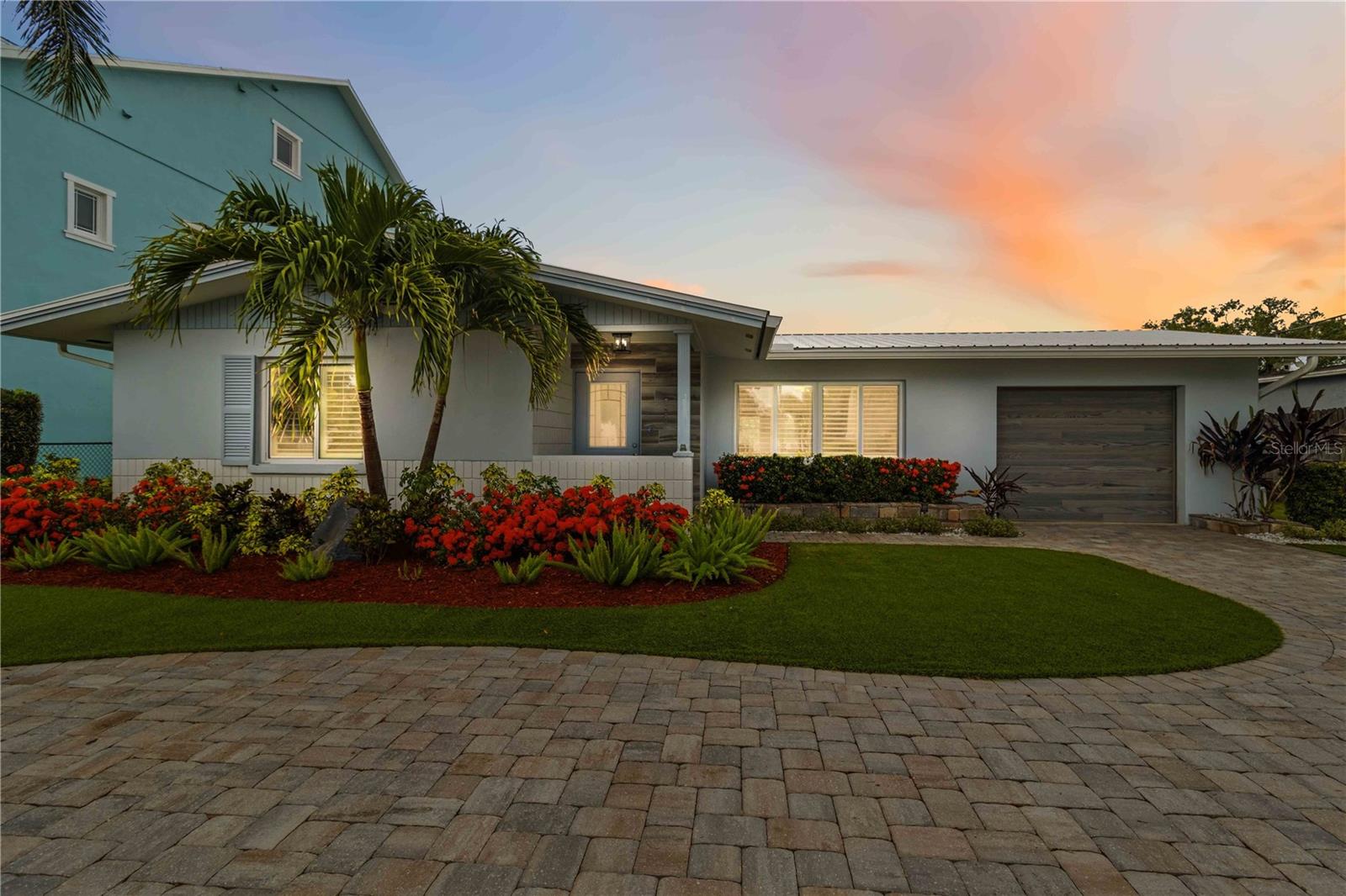 720 IXORA AVE — photo 3