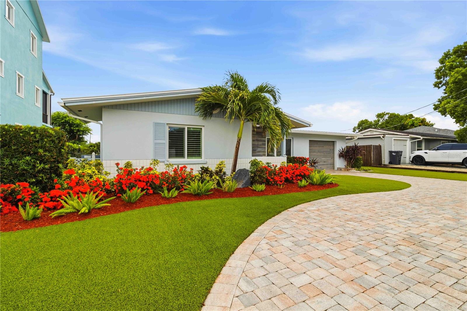 720 IXORA AVE — photo 4