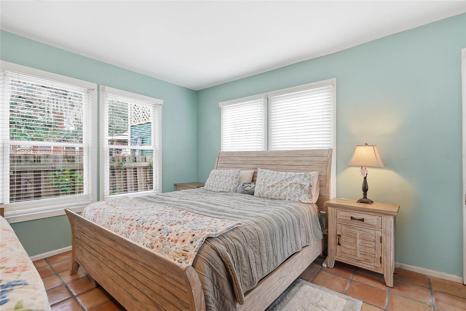 1706 W JETTON AVE — photo 60