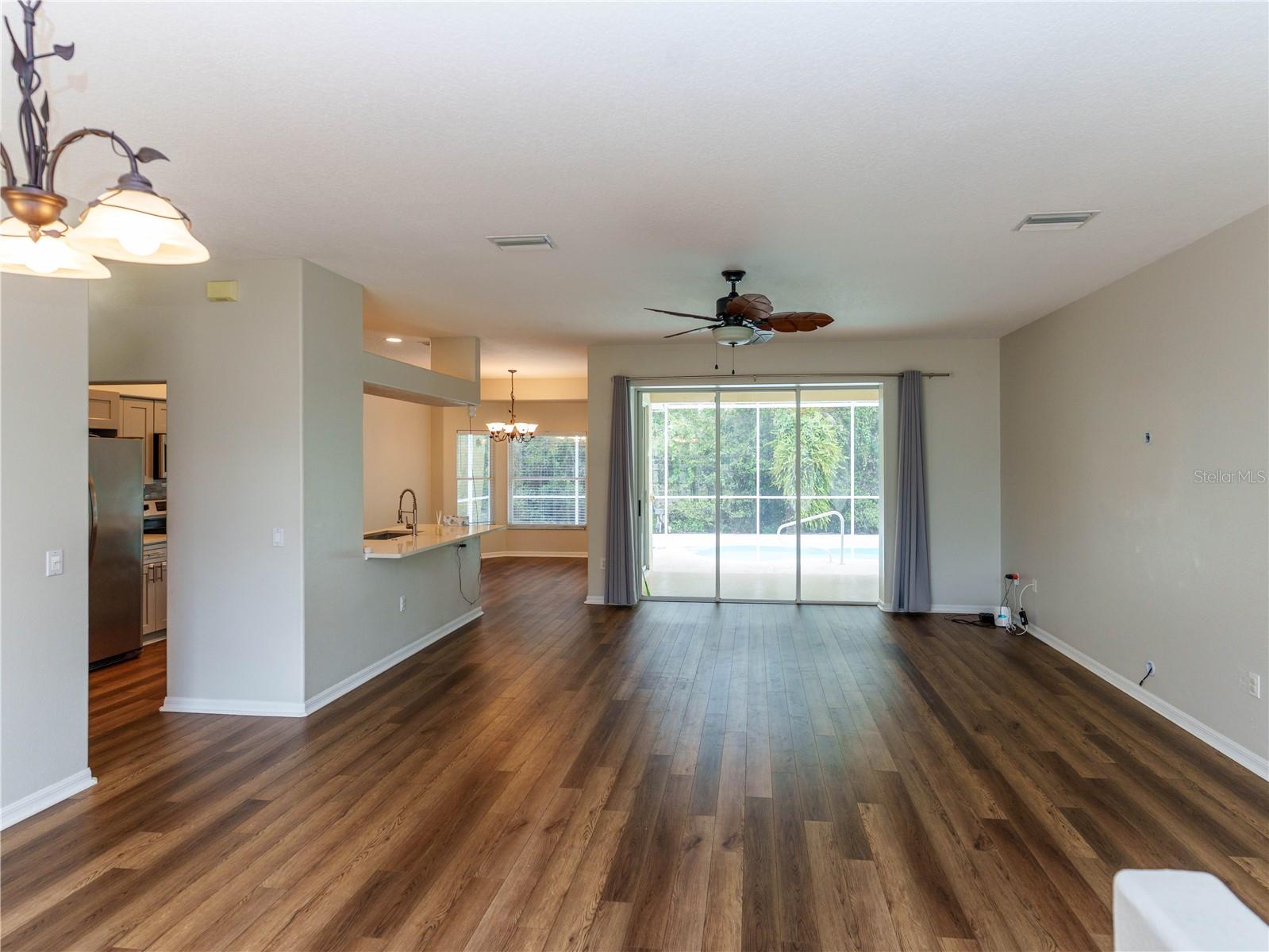 8153 BAYTREE DR — photo 11