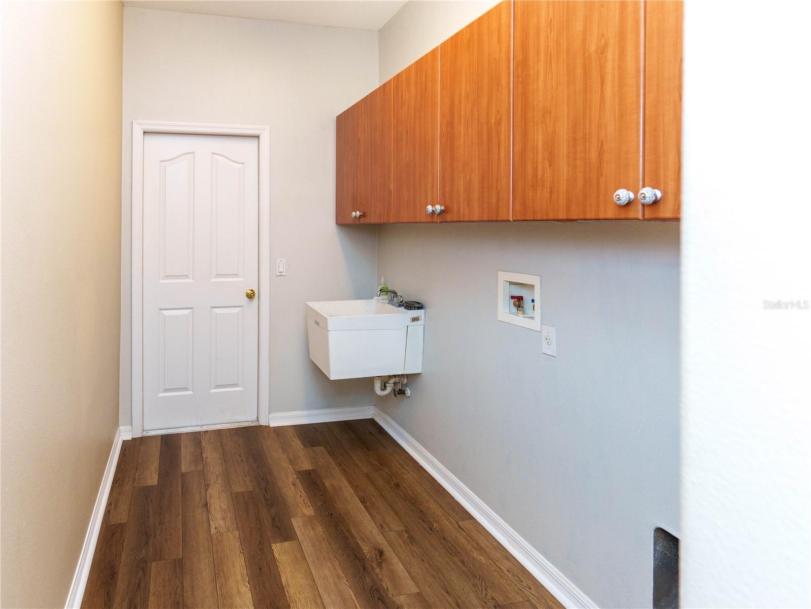 8153 BAYTREE DR — photo 41