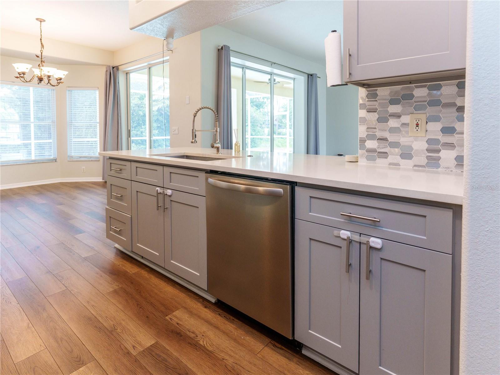 8153 BAYTREE DR — photo 15