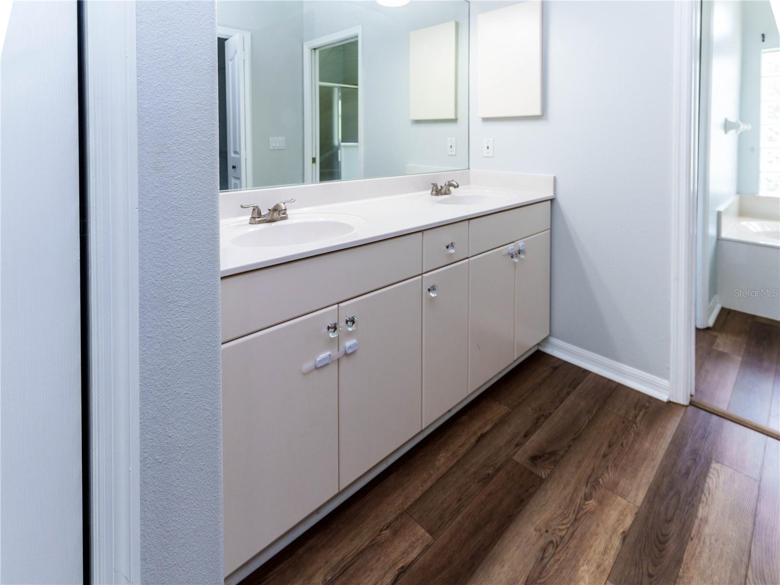 8153 BAYTREE DR — photo 24
