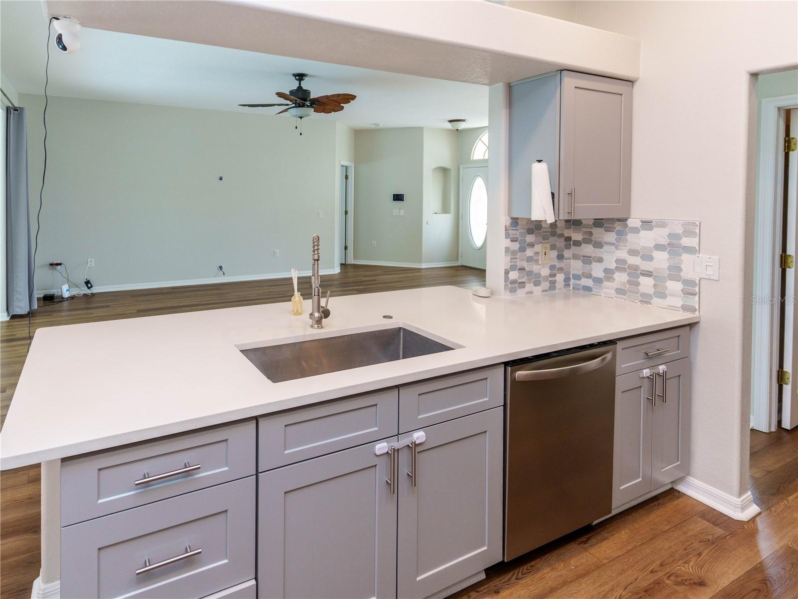 8153 BAYTREE DR — photo 32