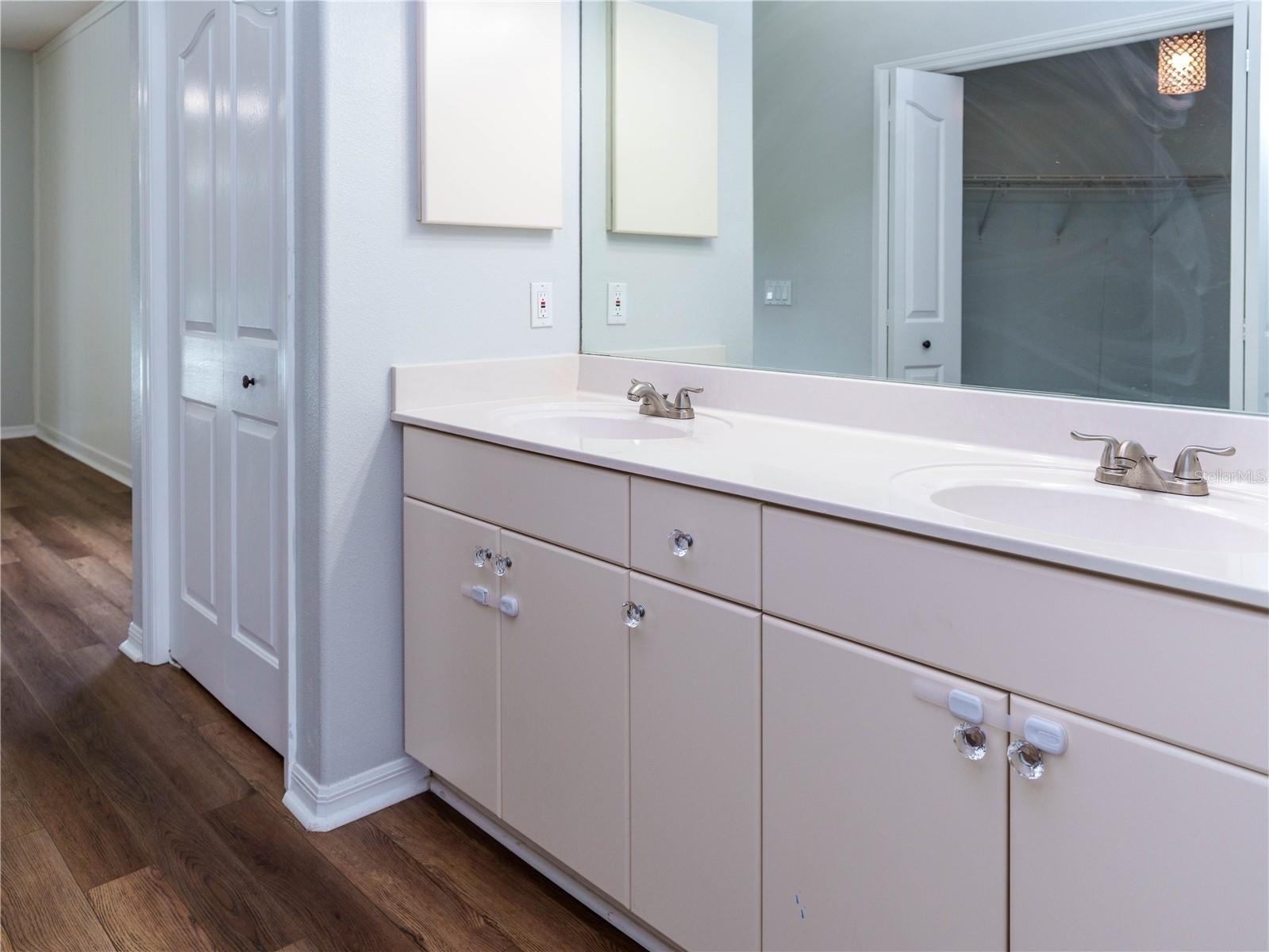 8153 BAYTREE DR — photo 28