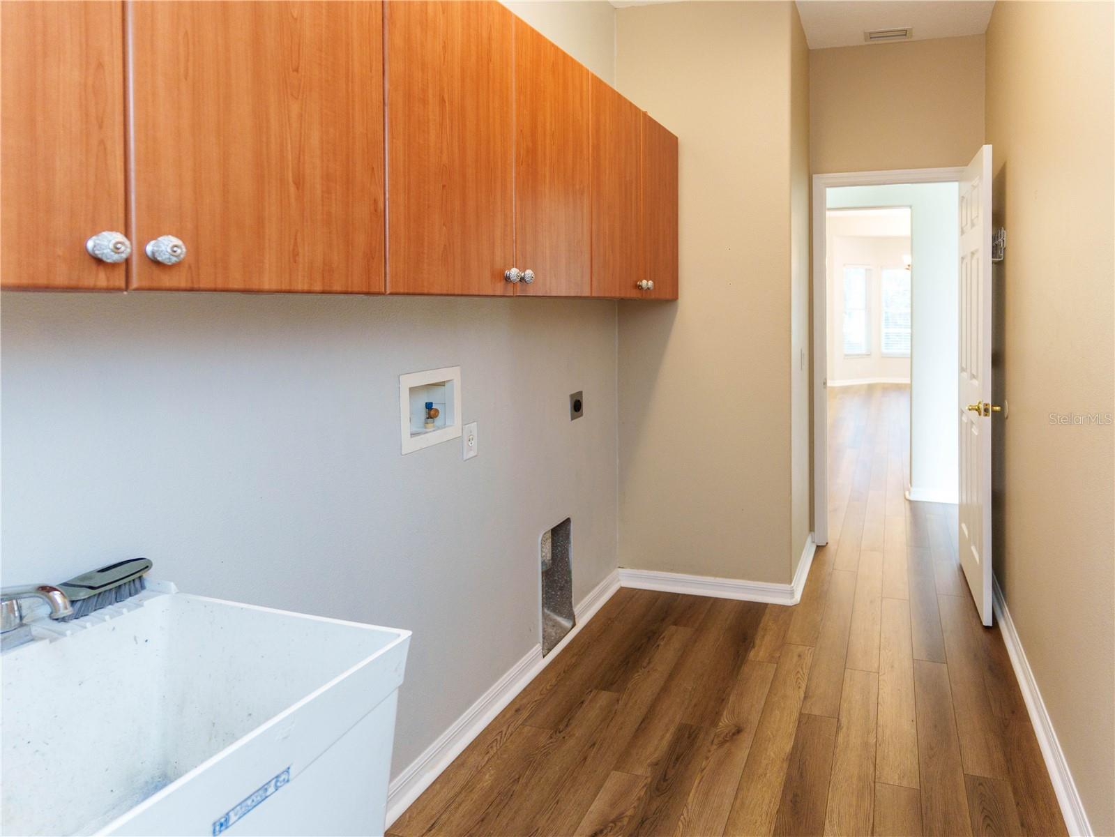 8153 BAYTREE DR — photo 42