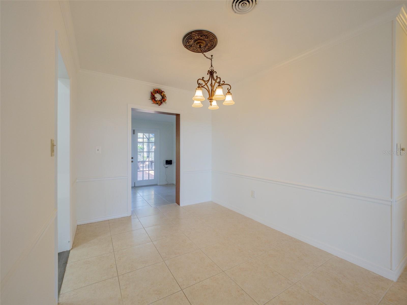 2410 RIVERSIDE DR E — photo 14