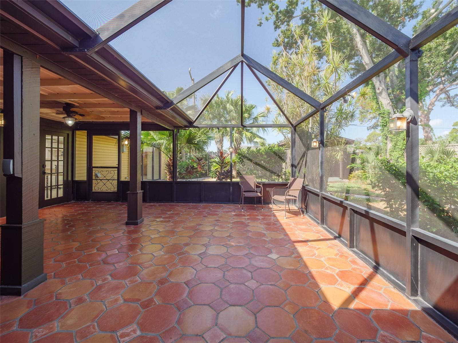 2410 RIVERSIDE DR E — photo 37