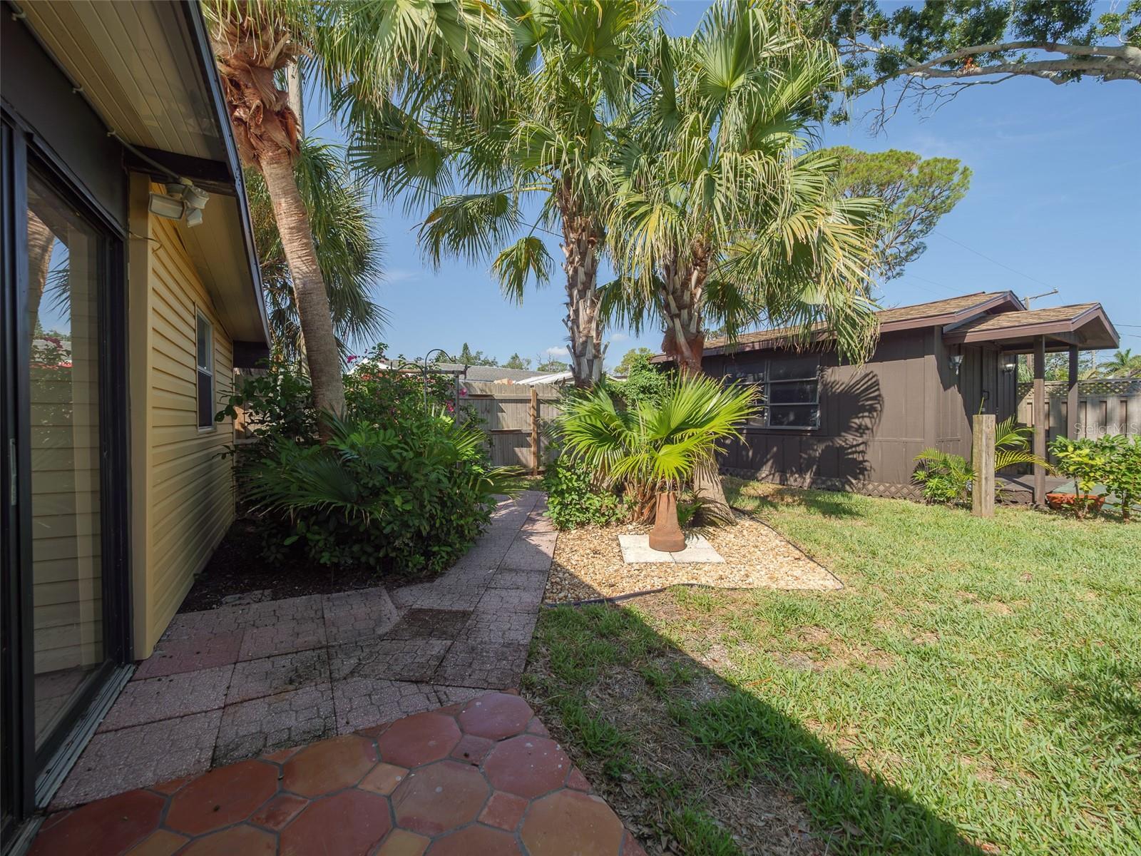 2410 RIVERSIDE DR E — photo 47