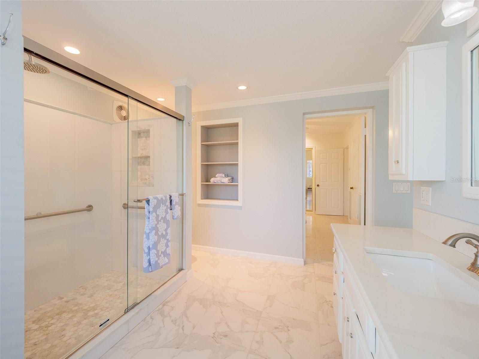 2410 RIVERSIDE DR E — photo 24