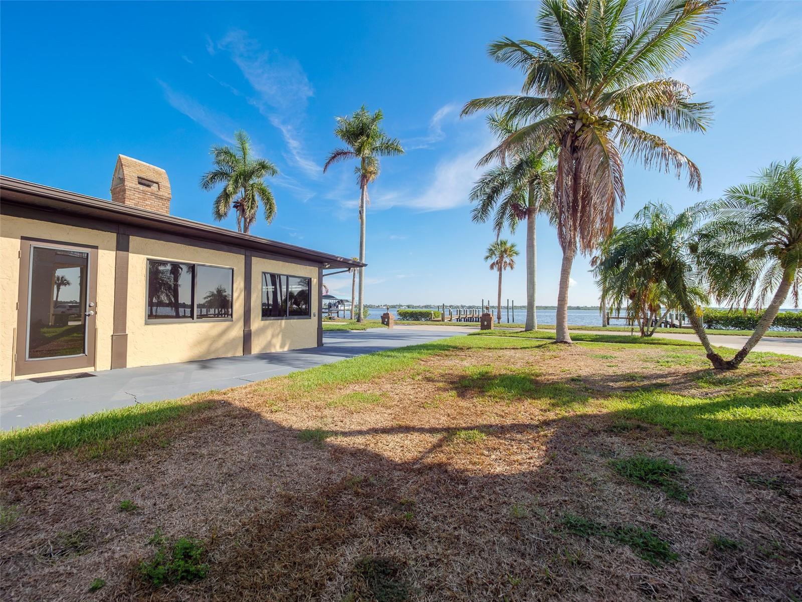 2410 RIVERSIDE DR E — photo 62
