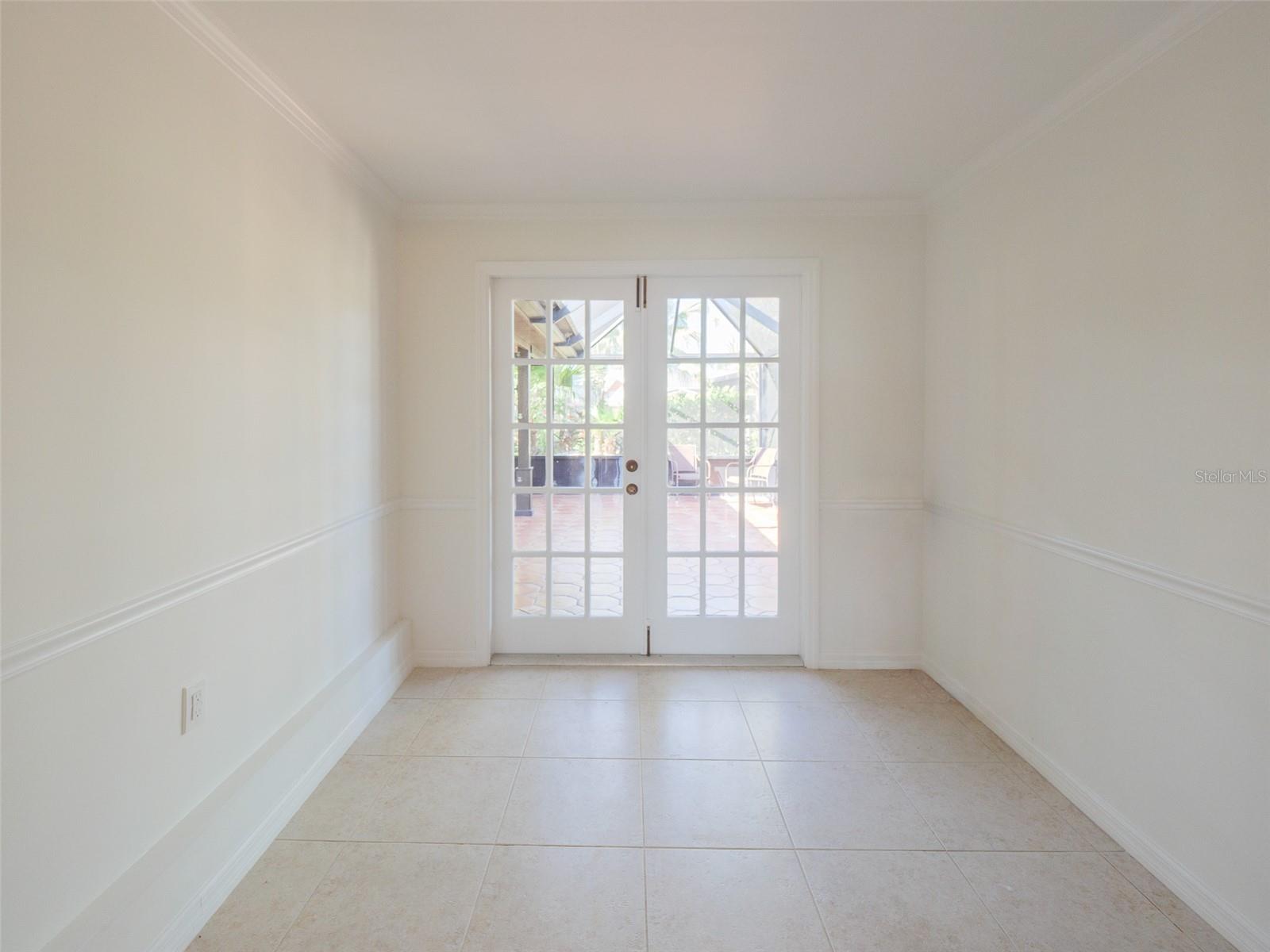 2410 RIVERSIDE DR E — photo 36