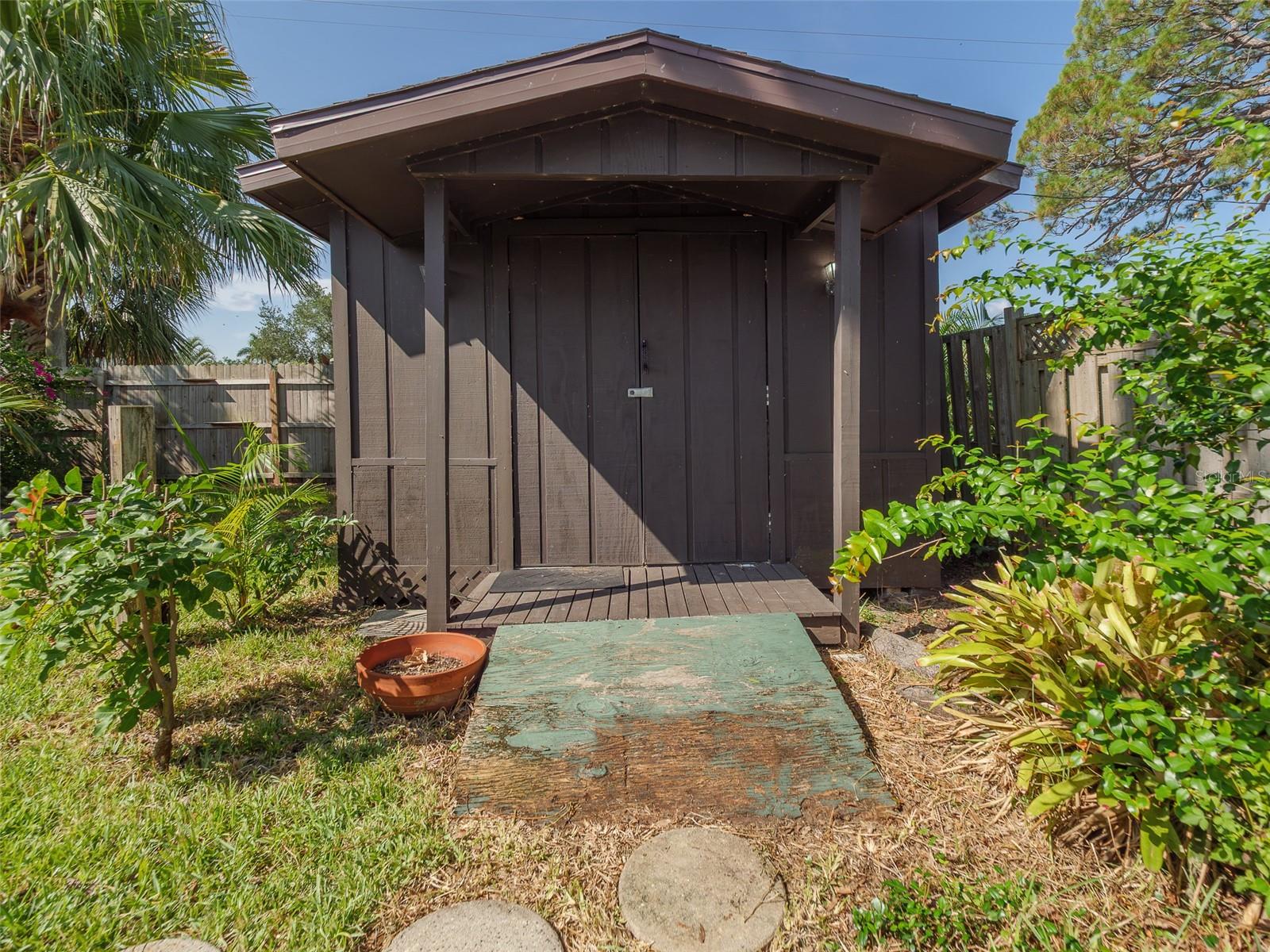 2410 RIVERSIDE DR E — photo 49