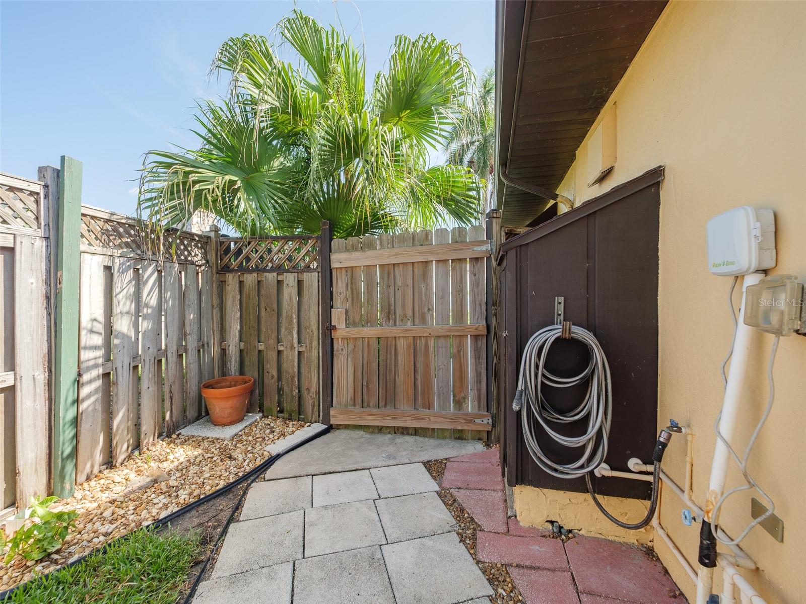 2410 RIVERSIDE DR E — photo 52