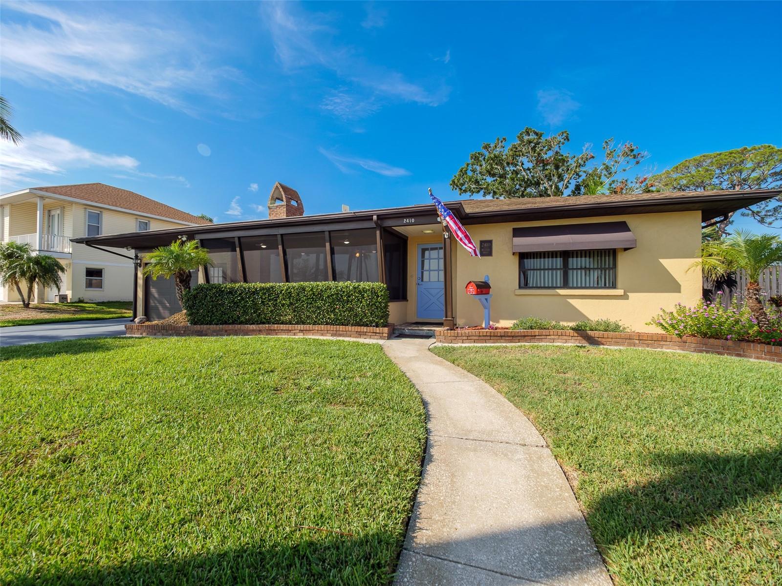 2410 RIVERSIDE DR E — photo 9